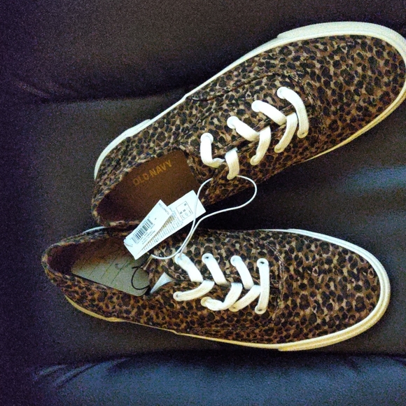 Old Navy leopard lace up sneakers - Picture 2 of 3